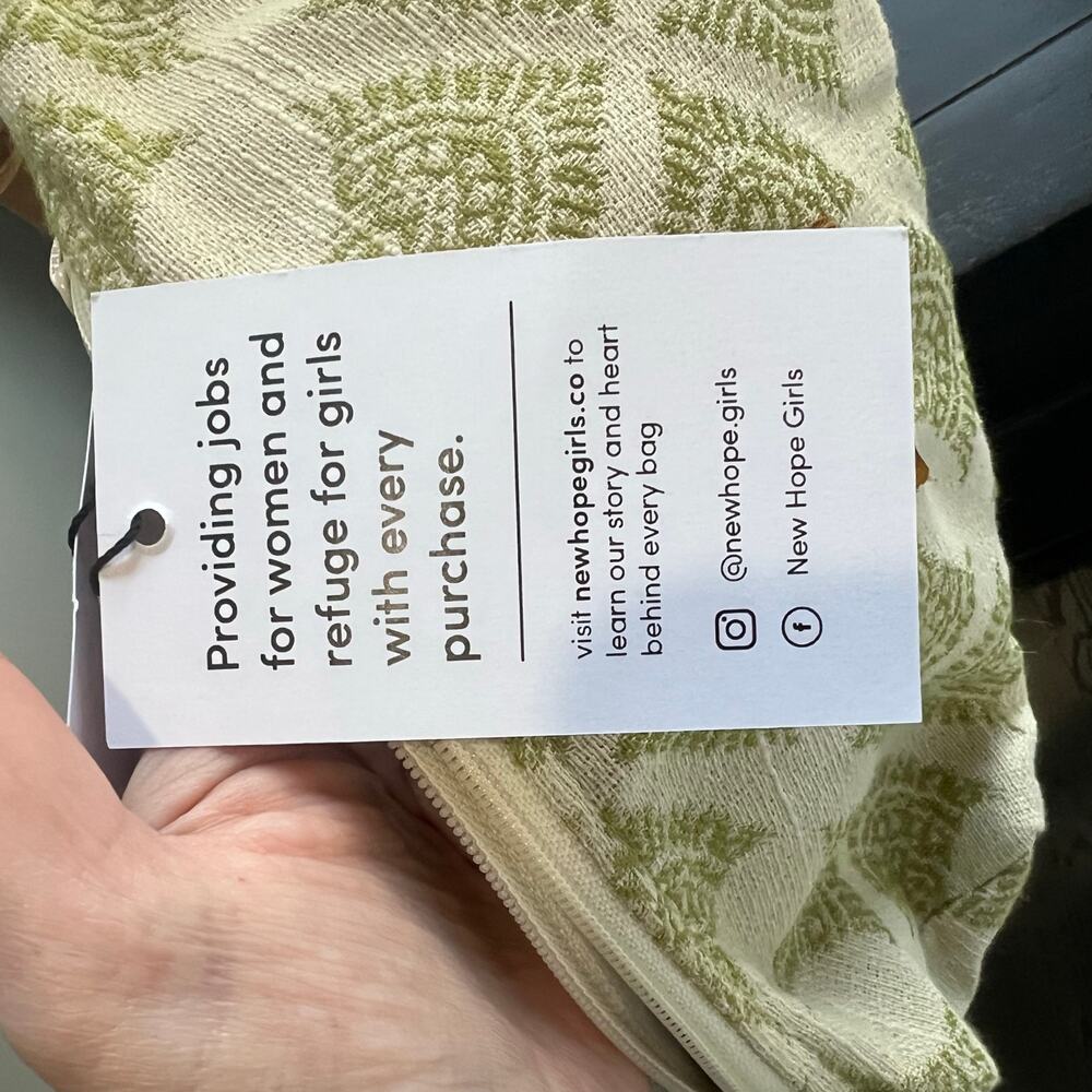 New Hope Girls Green Leaf Motif Hobo Tote and Pouch - Picture 6 of 10